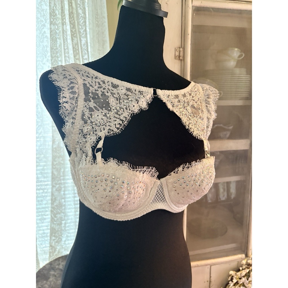 NWOT Victoria's Secret Very Sexy White Lace Rhinestone Capelet Demi Bra‎ 34C